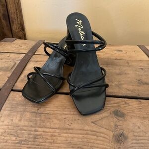 NWT Black Matisse Block Strappy Sandal with Block Heel 9M